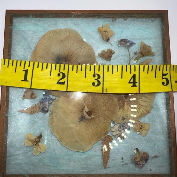 Vintage Dried Press Flowers Glass Square Trivet Signed - Picture 6 of 8